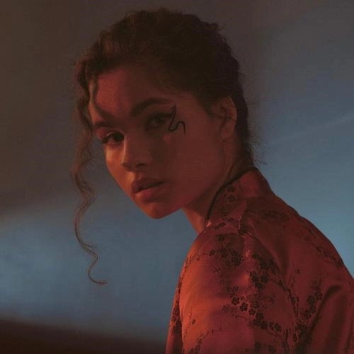 Между нами разница