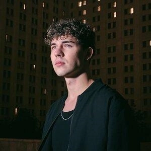 Среди домов