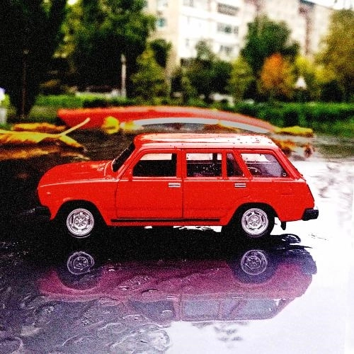 Красный Вазик