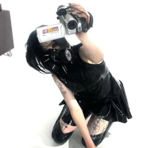 она знает как