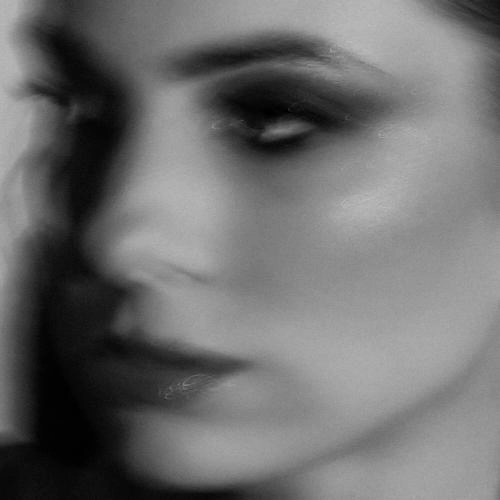 С разбитым сердцем