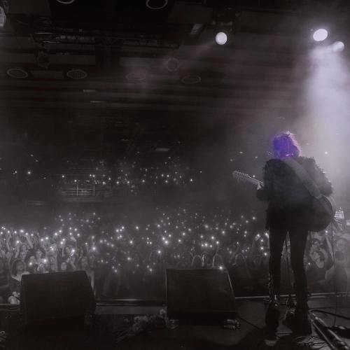 Спеша В Тоннелях Наших Жизней, В Конце Один Мы Видим Свет