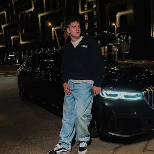 Кружится бумер