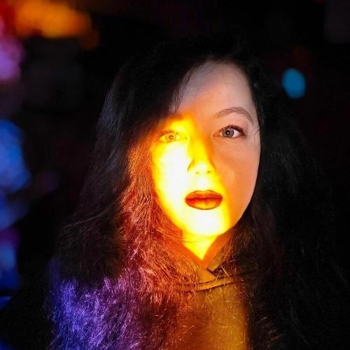 Две искры в ночи․