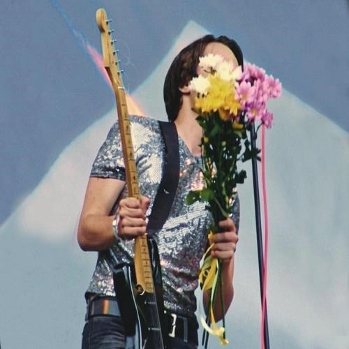 Возбуждает？