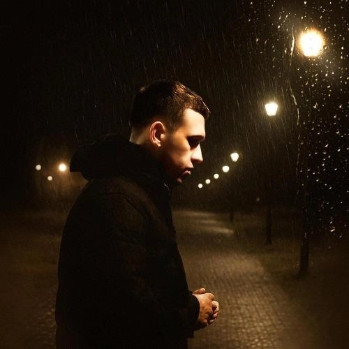 Под проливным дождем